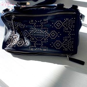 GIVENCHY MESSENGER BAG AUTHENTIC